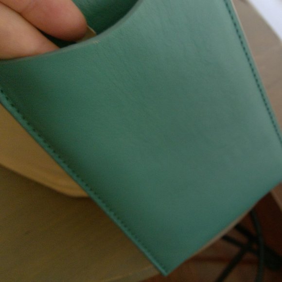 Cross Body Leather Slip Pocket Wallet NWOT - Picture 2 of 4